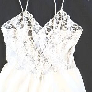 WHITE LACE, NYLON NIGHTGOWN, SIZE 36, BY LADY LYNNE, NEW